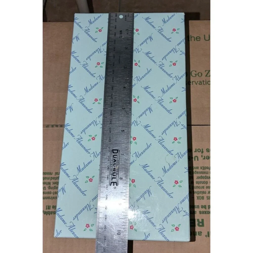 Madame Alexander Waving The Flag Maggie Doll #34395 stand Box Tag - Picture 9 of 14